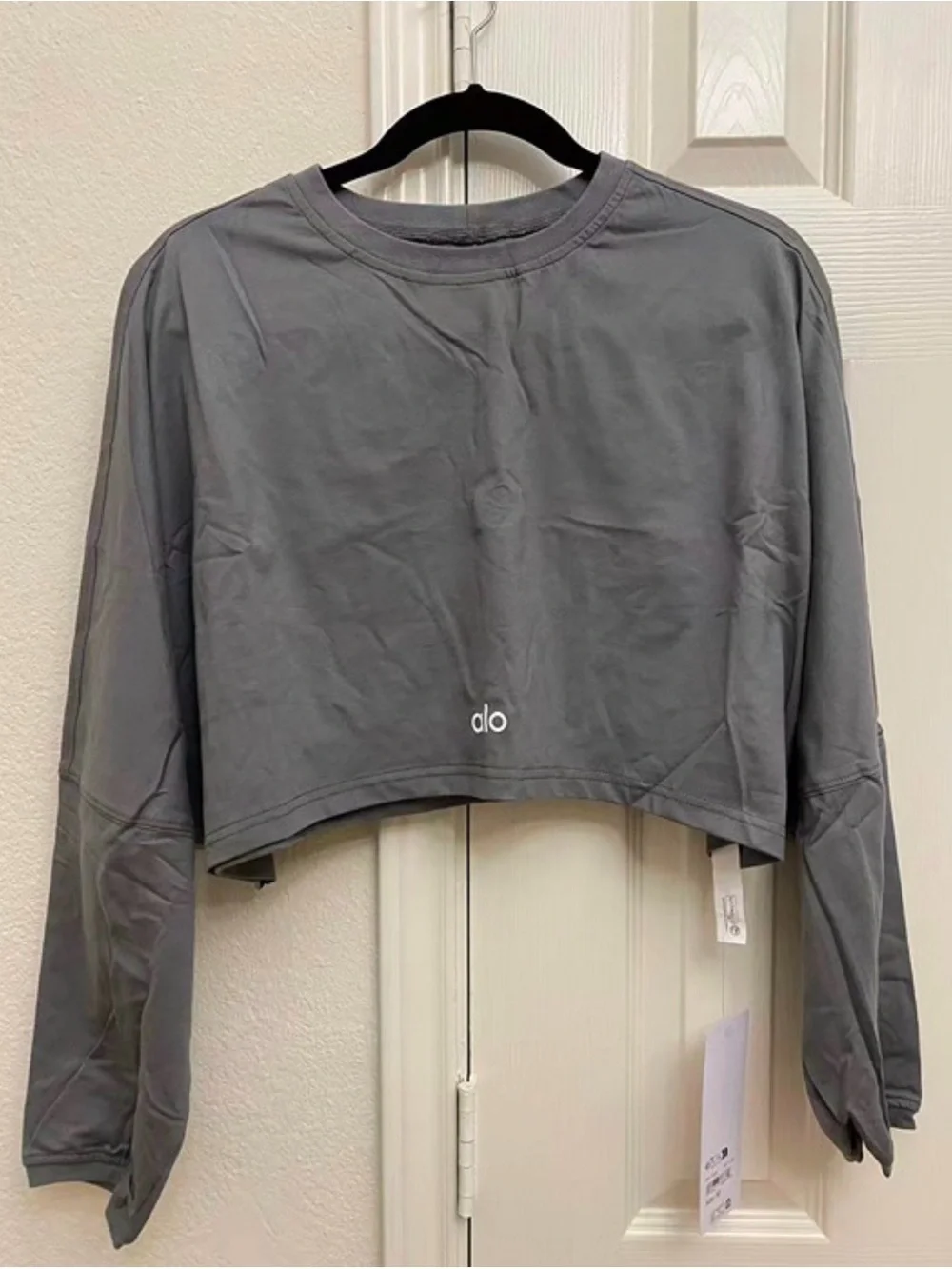 ALO Yoga Cropped Long-Sleeve Sweatshirt — Charcoal Gray